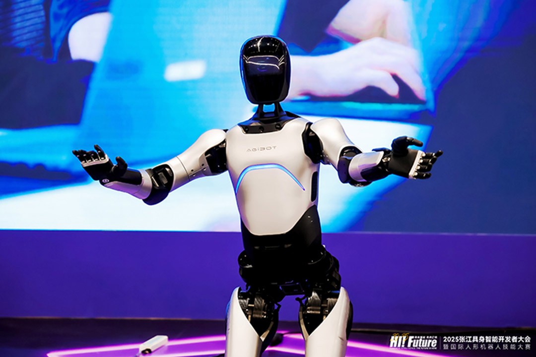 米兰官网-星影巨幕打造私享影院，三星携多款98英寸超大型电视参展AWE 2024